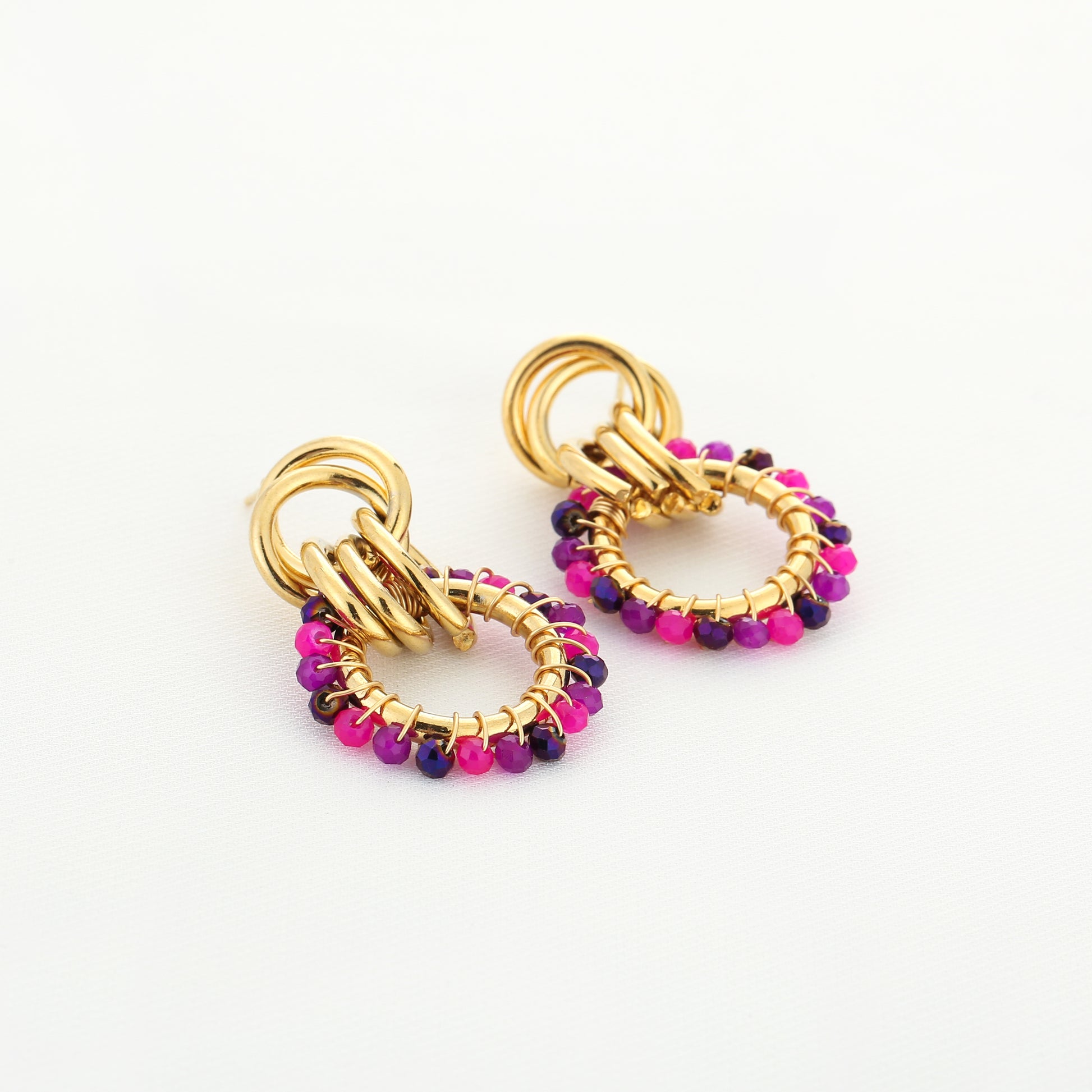 Purple around oorbellen